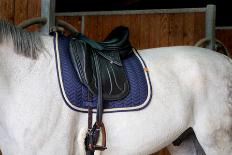 "Tapis de selle" díjlovas nyeregalátét pasztell színekben