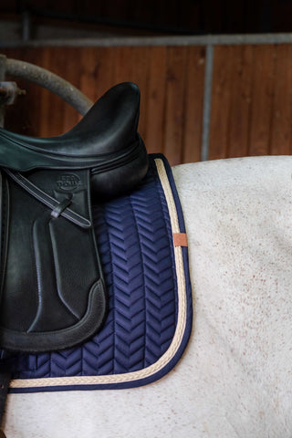 "Tapis de selle" díjlovas nyeregalátét pasztell színekben