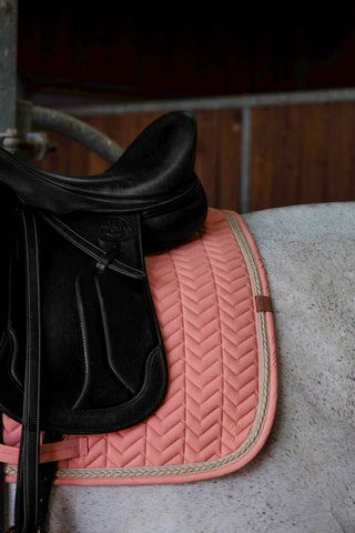 "Tapis de selle" díjlovas nyeregalátét pasztell színekben