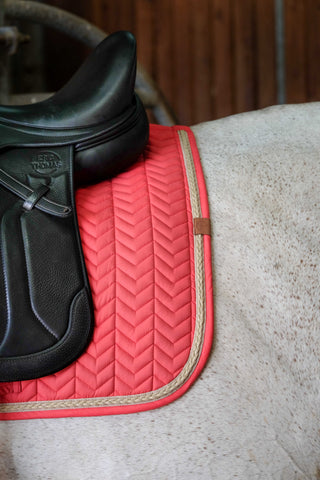 "Tapis de selle" díjlovas nyeregalátét pasztell színekben