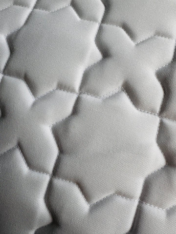 IR"Symbol" nyeregalátét, fehér