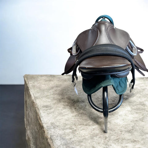 Rómeó bőrnyereg-szett kispóniknak, ajándék kötőfékkel