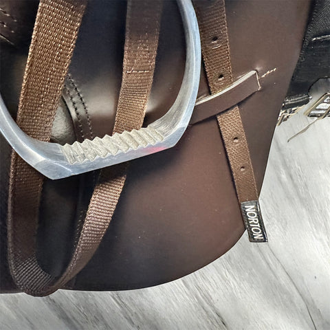 Rómeó bőrnyereg-szett kispóniknak, ajándék kötőfékkel