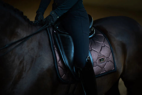 "Dressage Glimmer" díjlovas nyeregalátét, mahogany