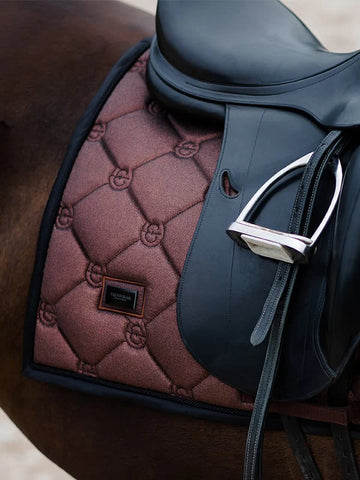 "Dressage Glimmer" díjlovas nyeregalátét, mahogany